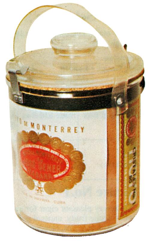 Typical Hoyo de Monterrey packaging